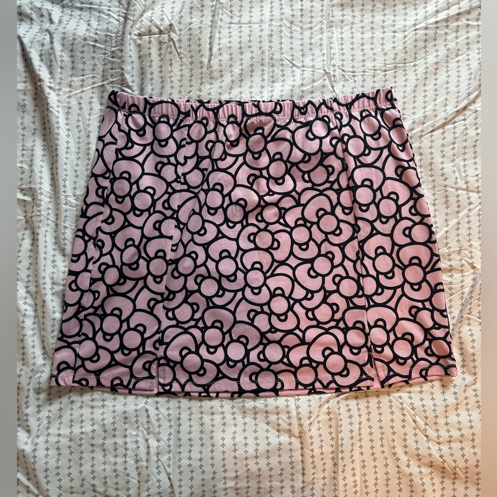 Hello Kitty Pink and Black Patterned Mini Skirt